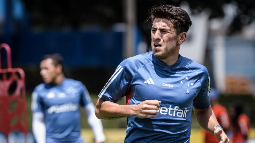 zagueiro-do-cruzeiro-marca-gol-olimpico-em-treino;-veja-video-–-no-ataque