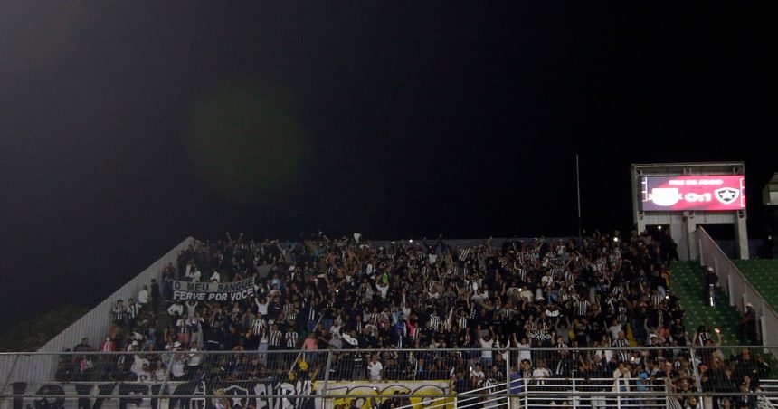 pm-de-sao-paulo-proibe-materiais-da-torcida-do-botafogo-e-causa-confusao-antes-de-jogo-contra-o-red-bull-–-fogaonet