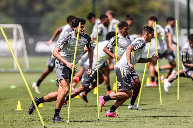 galo:-volante-tem-lesao-em-ligamentos-do-tornozelo-e-lateral-sofre-pancada-–-o-tempo