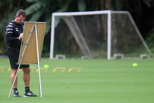 resultados-e-classificacao-de-fabio-matias-agradam,-e-reuniao-no-botafogo-vai-definir-rumos-por-tecnico-–-globo