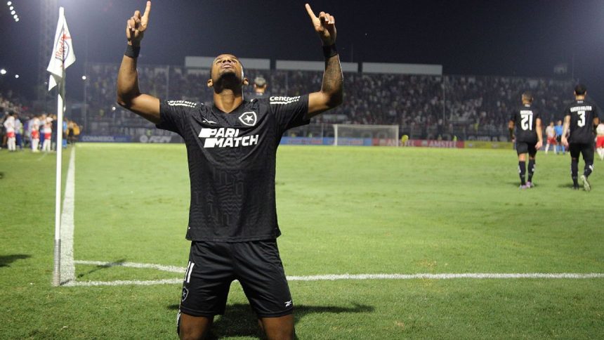 junior-santos-marca-de-novo,-botafogo-segura-empate-com-um-a-menos-contra-o-bragantino-e-vai-a-fase-de-grupos-da-libertadores-–-espncom.br