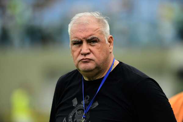 diretor-do-corinthians-protesta-contra-arbitragem:-“gostam-de-operar-o-corinthians!-vergonhoso”-–-globo