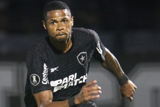 botafogo-empata-e-se-garante-na-fase-de-grupos-da-libertadores;-bragantino-vai-a-sul-americana-–-no-ataque