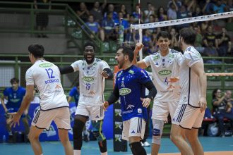 cruzeiro-vence-suzano-de-virada-e-aumenta-vantagem-na-lideranca-da-superliga-masculina-–-no-ataque