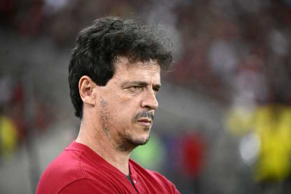 diniz-se-irrita-com-criticas-a-escalacao-do-fluminense:-“tudo-falso-tricolor-com-blogzinho”-–-globo.com