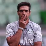 abel-ferreira-faz-um-minuto-de-silencio-e-se-posiciona-–-lance!