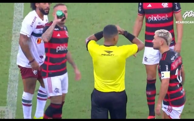 var-chama-arbitro-duas-vezes-para-anular-gol-do-flamengo-–-coluna-do-fla