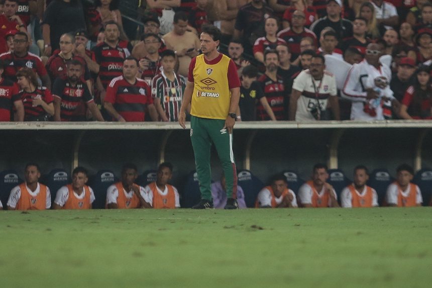 fernando-diniz-se-irrita-com-criticas-apos-eliminacao-do-fluminense-no-carioca:-‘falsos-tricolores’-–-lance!-–-lance!