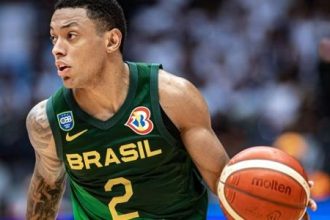 yago,-da-selecao-brasileira-de-basquete,-sofre-fratura-em-jogo-da-euroliga-–-uol-esporte