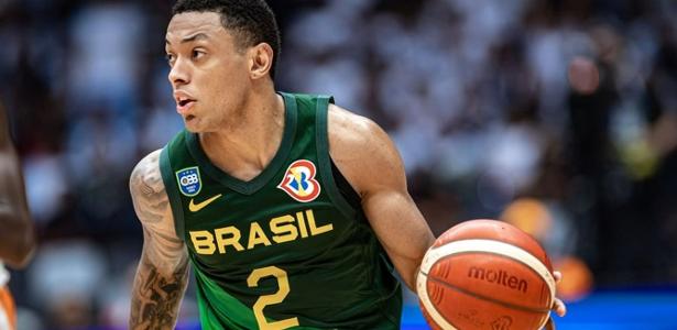 yago,-da-selecao-brasileira-de-basquete,-sofre-fratura-em-jogo-da-euroliga-–-uol-esporte