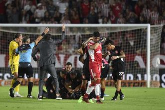 jogador-do-estudiantes-tem-convulsao,-e-jogo-com-boca-juniors-e-suspenso-–-globo.com