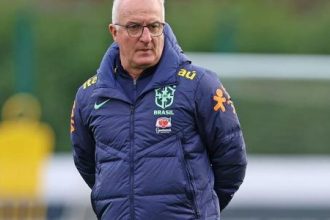 dorival-se-preocupa-com-lesao-recente-e-vai-‘testar’-richarlison-em-treinos-–-uol-esporte