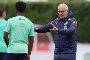 saiba-quem-deve-ser-o-capitao-da-selecao-brasileira-na-estreia-de-dorival-junior-–-torcedores.com