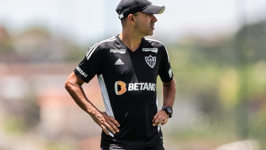 atletico-faz-primeiro-treino-apos-saida-de-felipao;-zaracho-faz-trabalho-a-parte-–-itatiaia