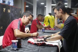 athletico-realiza-sessao-de-autografos-em-comemoracao-aos-100-anos;-veja-fotos-–-um-dois-esportes