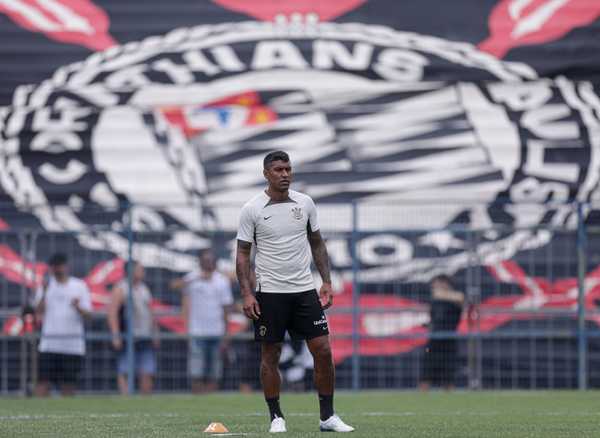 paulinho-diz-que-pensou-em-parar-de-jogar-apos-duas-graves-lesoes-e-planeja-retorno-ao-corinthians-–-globo