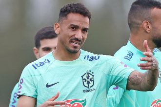 selecao-brasileira:-danilo-se-manifesta-sobre-casos-daniel-alves-e-robinho-–-no-ataque