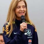 leila-pereira-passa-por-trote-de-jogadores-na-selecao-brasileira-e-canta-roberto-carlos-–-terra