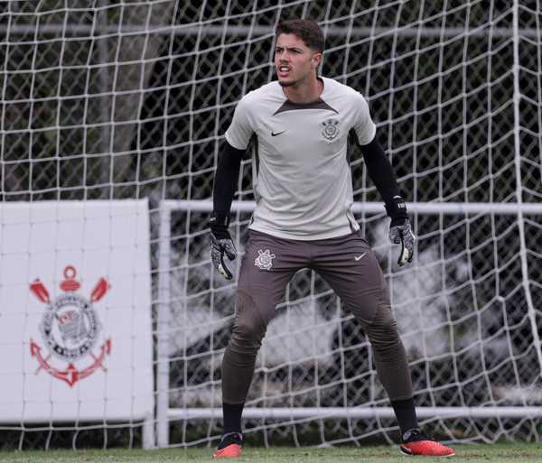 corinthians-acerta-renovacao-de-contrato-com-goleiro-campeao-da-copinha-por-cinco-anos-–-globo.com