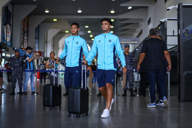 gremio-desembarca-na-bolivia-para-estreia-na-libertadores-–-gremio-foot-ball-porto-alegrense