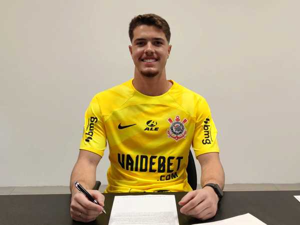 corinthians-anuncia-renovacao-de-contrato-de-felipe-longo,-goleiro-campeao-da-copinha-–-globo