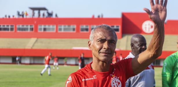 presidente,-romario-ve-do-banco-andre-balada-decidir-para-o-america-–-uol-esporte