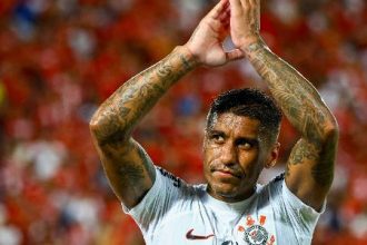 corinthians:-paulinho-recebe-sondagens-e-fica-distante-de-renovar-contrato-–-uol-esporte