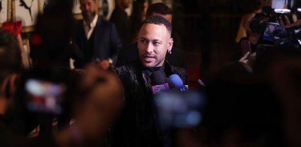 neymar-faz-leilao-‘intimista’-com-poucos-boleiros-e-coro-por-premio-a-vini-–-uol-esporte