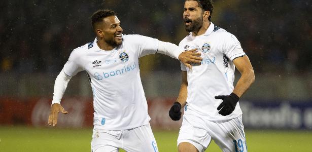 em-campo-encharcado,-gremio-vence-‘batalha’-com-huachipato-e-avanca-–-uol-esporte