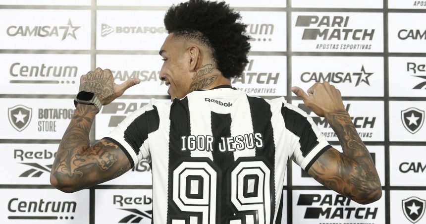 igor-jesus-e-apresentado-com-a-camisa-99-no-botafogo:-‘sentimento-de-gratidao,-espero-dar-muitas-alegrias-a-–-fogaonet