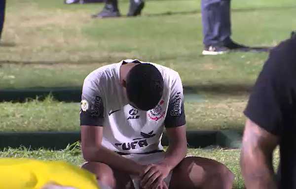 video:-wesley-fica-desolado-em-banco-do-corinthians-durante-derrota-para-o-vasco-–-globo