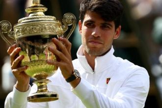 saque-e-voleio:-alcaraz-domina-djokovic-e-mantem-seu-reinado-em-wimbledon-–-uol-esporte