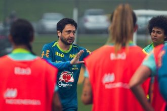 tecnico-da-selecao-feminina-despista-sobre-escalacao-para-a-estreia-das-olimpiadas:-“nao-tenho-um-time-titular”-–-gzh